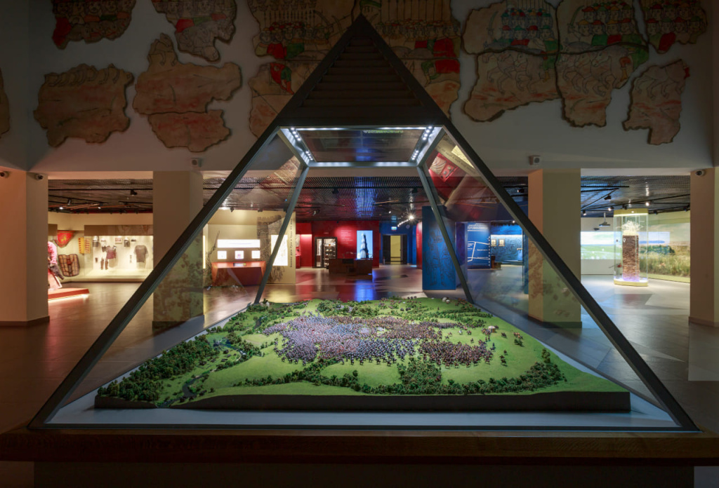 Музей Куликово поле -внутрение залы.jpg Музей Куликово поле -внутрение залы.jpg