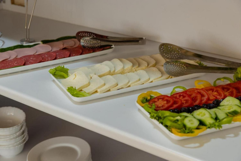 Отель Дайси в Батуми -еда, шведский стол.jpg