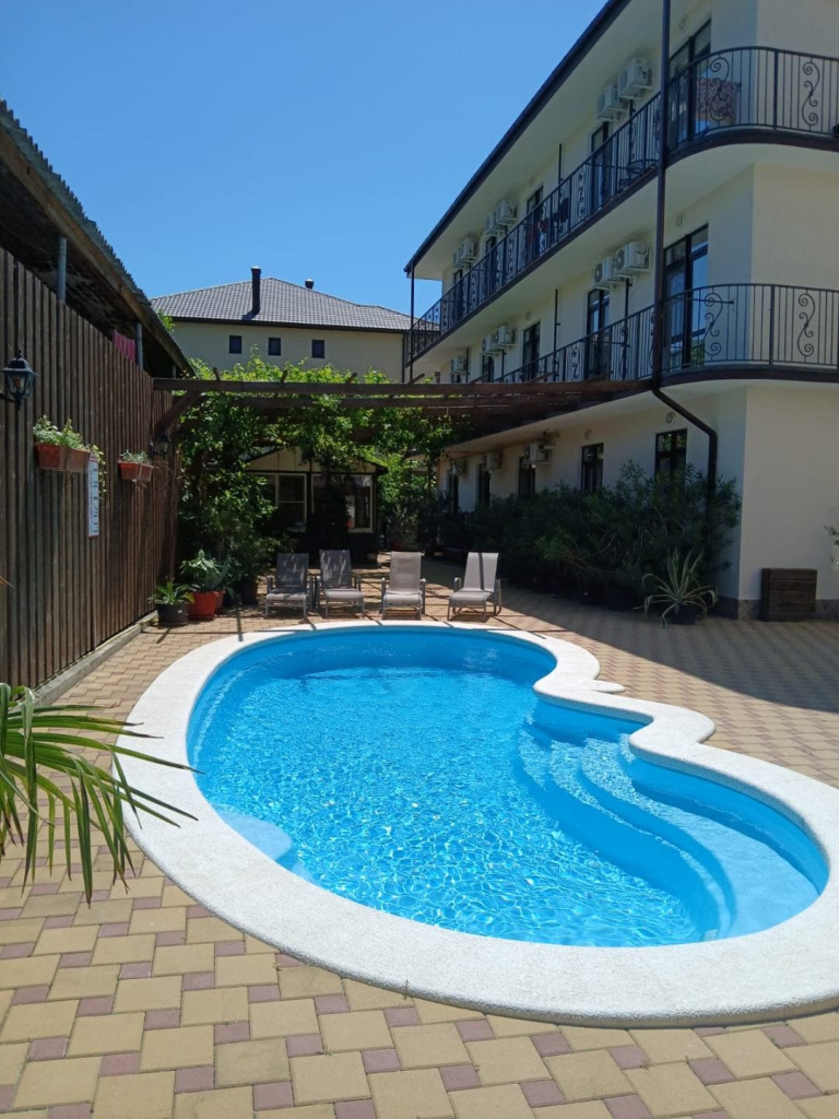 Гостевой дом Orio в Кабардинке чисто бассейн.jpg