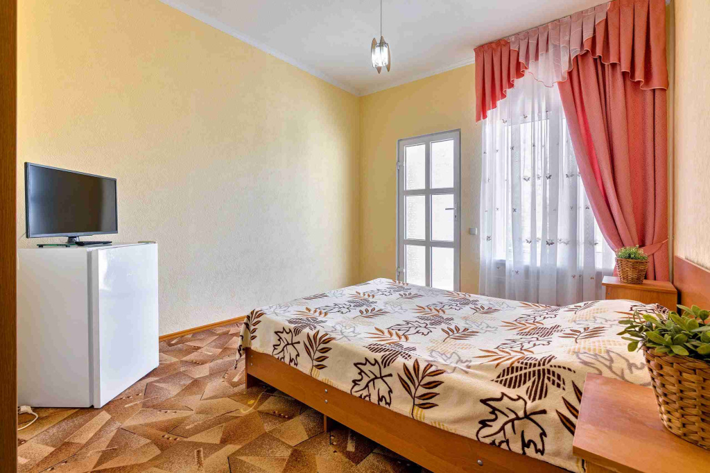 Гостевой дом Алеан в Кабардиненомер с двуспальной кроватью.jpg