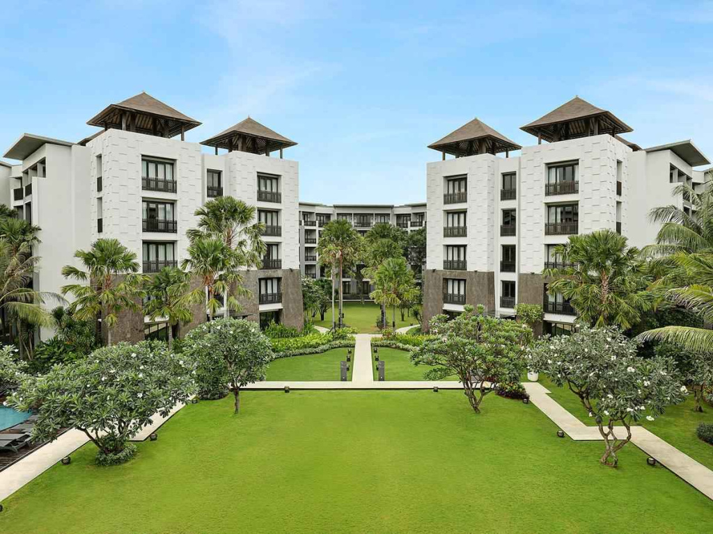 Pullman Bali Legian Nirwana 5- общий вид на отель.jpg