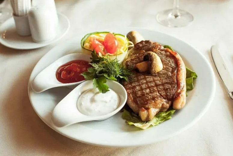 Обед в ресторане.png