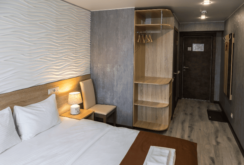 Хол в отеле в Великом Новгороде.png