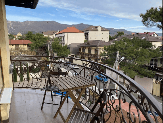 Гостевой дом Plush в Геленджике вид с балкона.png