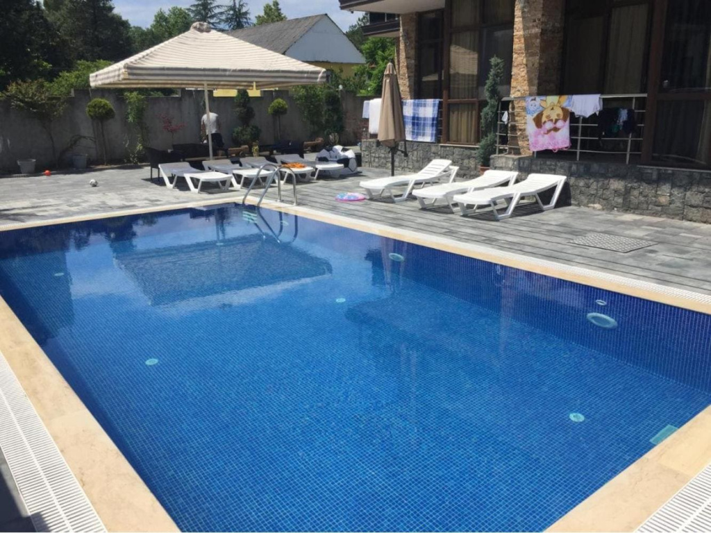 Кобулети. Отель nonas House apart - бассейн.jpg