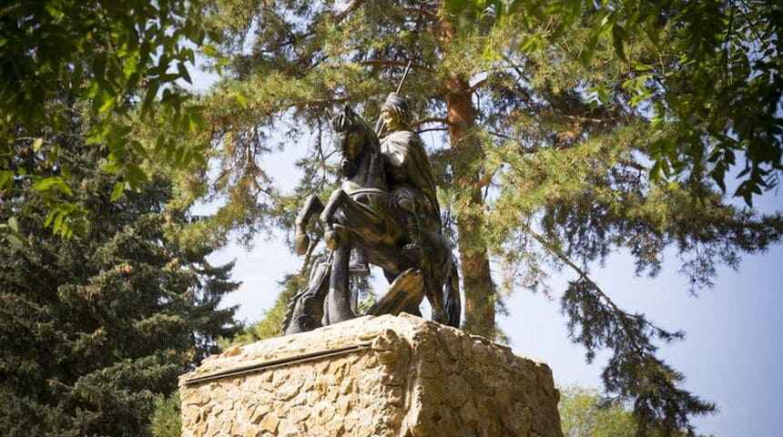 Санаторий имени Анджиевского, город Ессентуки- статуя.jpg