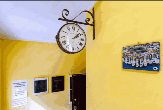 Гостевой дом у моря, Джемете, вид на часы.png