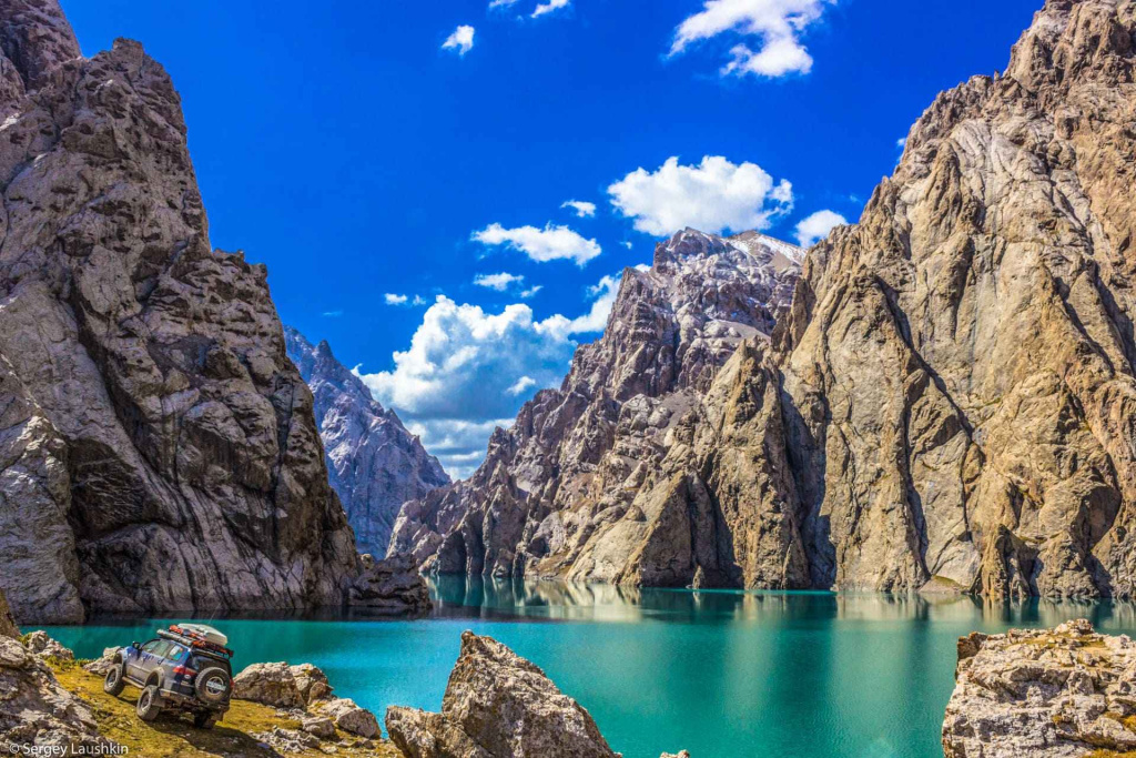 Кыргызстан -озеро.jpg