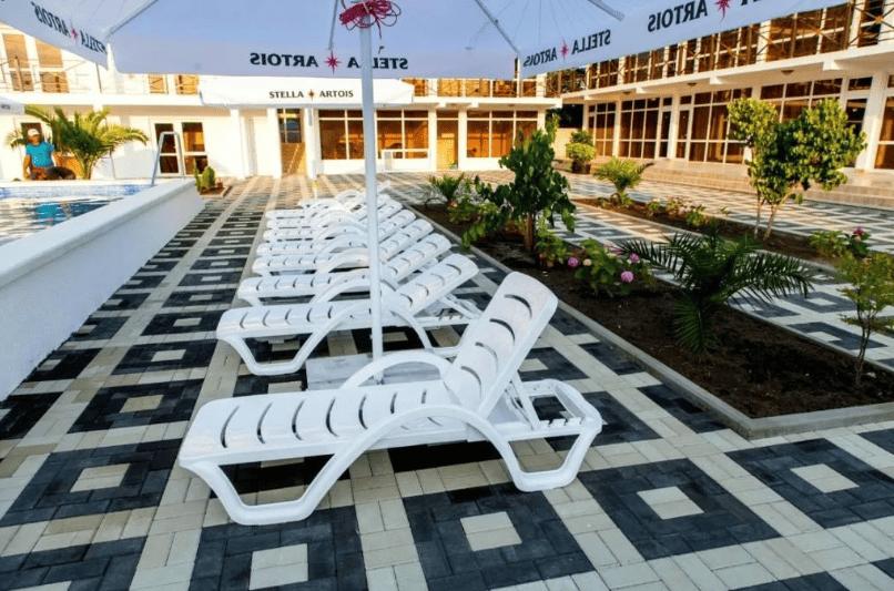 Отель Райский уголок в Ахаладзы вид на лежаки.png Отель Райский уголок в Ахаладзы вид на лежаки.png