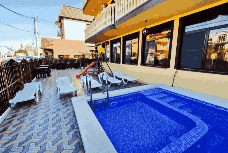 Гостевой дом Карс в Витязево - бассейн.png