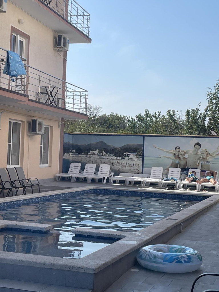 Отель София , Каюардинка- бассейн.jpg Отель София , Каюардинка- бассейн.jpg