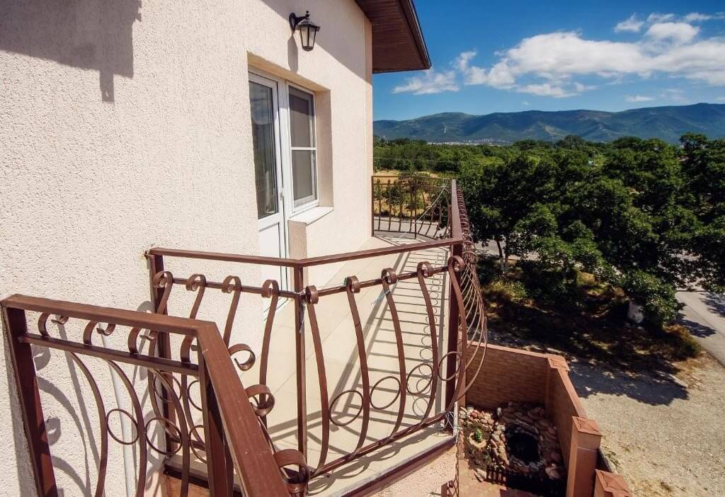 Гостевой дом в Голубой бухте На Ялтинской вид с балкона Гостевой дом в Голубой бухте На Ялтинской вид с балкона