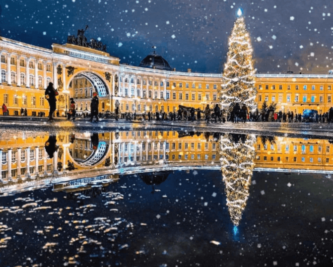 Ёлка на дворцовой площади Санкт-Петербург.png Ёлка на дворцовой площади Санкт-Петербург.png