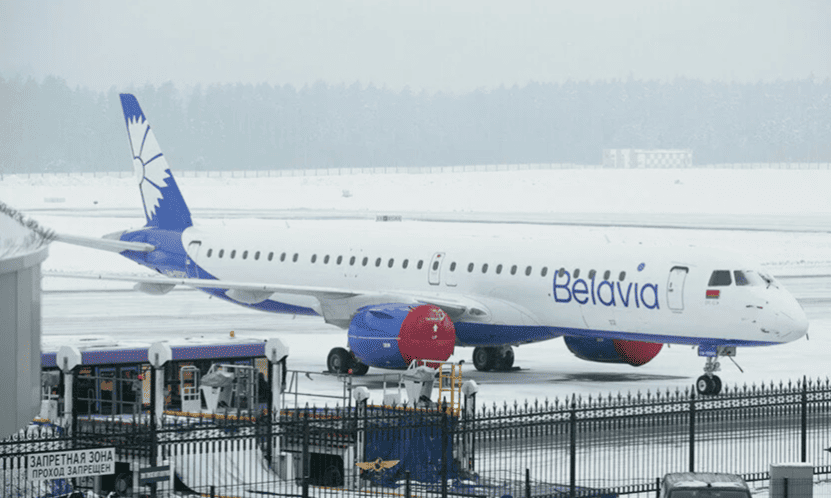 Самолет прилетает в аэропорт Минск 1.png