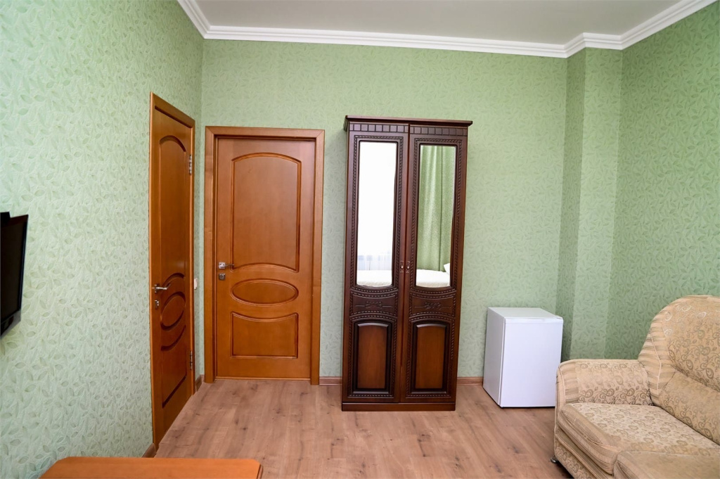 Госетвой дом на Ялтинской- в номере.jpg Госетвой дом на Ялтинской- в номере.jpg