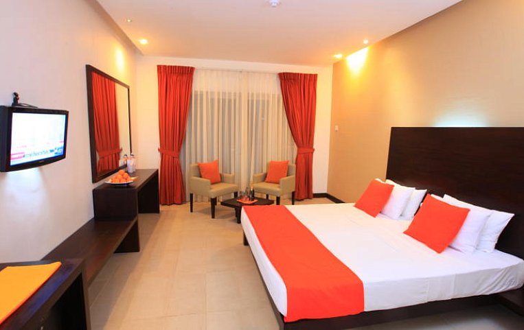 Citrus Hikkaduwa 4 номер с двуспальной кроватью сбоку.jpg Citrus Hikkaduwa 4 номер с двуспальной кроватью сбоку.jpg