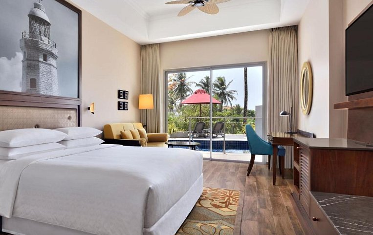 Sheraton Kosgoda Turtle Beach Resort 5 номер с двуспальной кроватью вид с окна.jpg