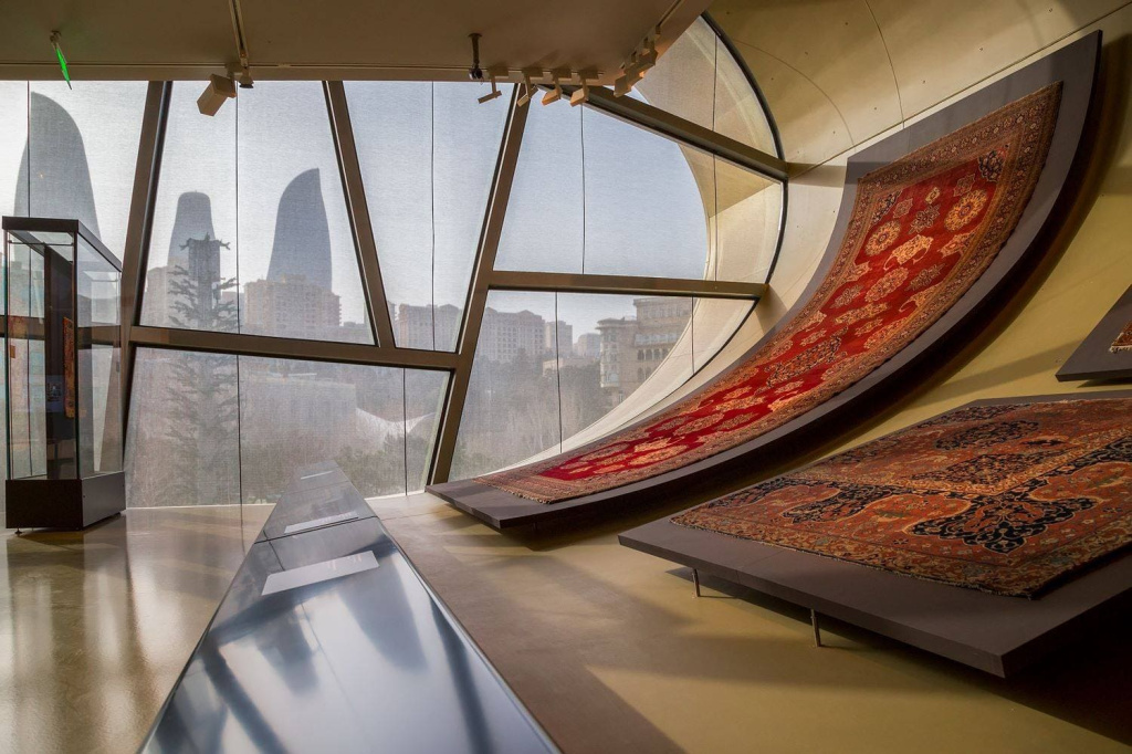 Музей ковра, баку вид внутри.jpg