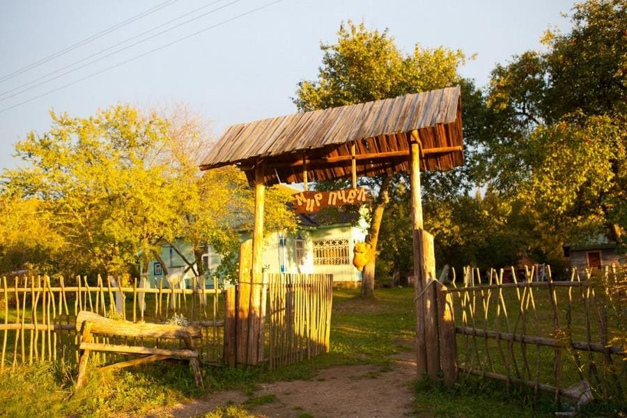 Агроусадьба мир пчел -вход.jpg
