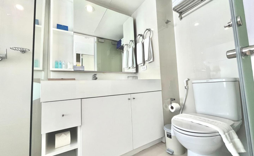 Andaman Beach Suites Hotel 4 санузел.jpg Andaman Beach Suites Hotel 4 санузел.jpg