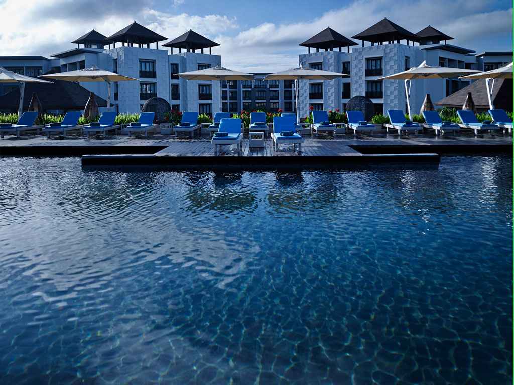 Pullman Bali Legian Nirwana 5- вид из бассейна.jpg