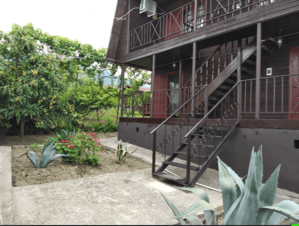 Гостевой дом Анакопия, крыльцо.png Гостевой дом Анакопия, крыльцо.png