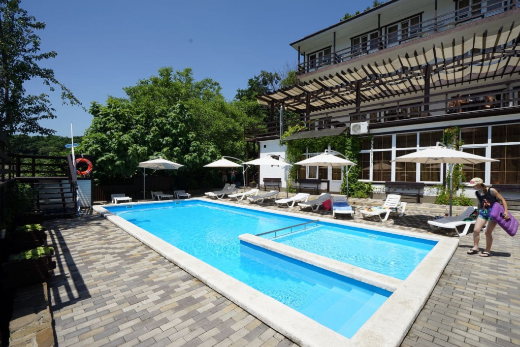 Гостевой дом Виноград в Лермонтово , бассейн.jpg