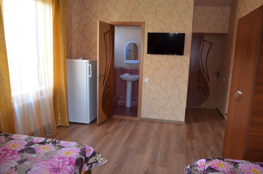 Гостевой дом Южное море в Кабардинке- вид на сантехническую комнату.jpg