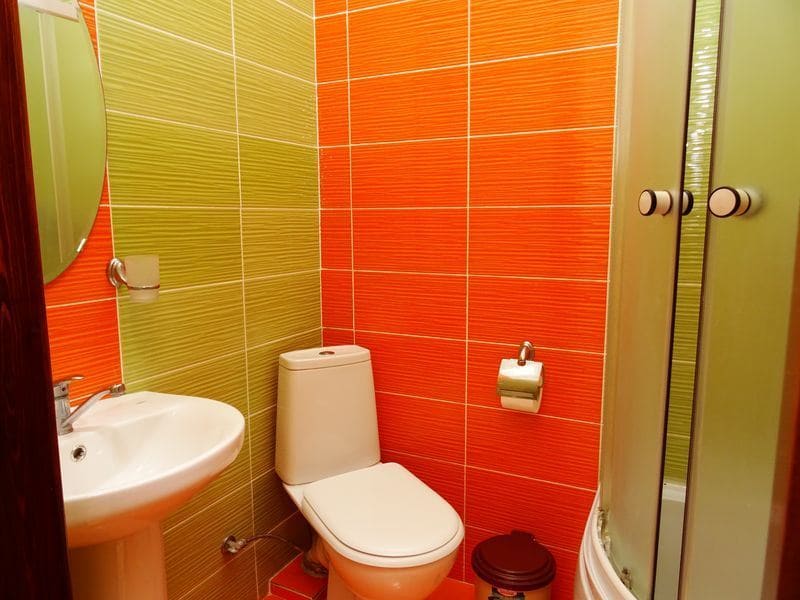 Гостевой дом Валентина в Геленджике -оранжевый санузел.jpg Гостевой дом Валентина в Геленджике -оранжевый санузел.jpg