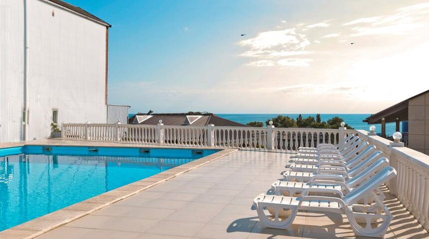 Отель Марсель - вид на бассейн.jpg