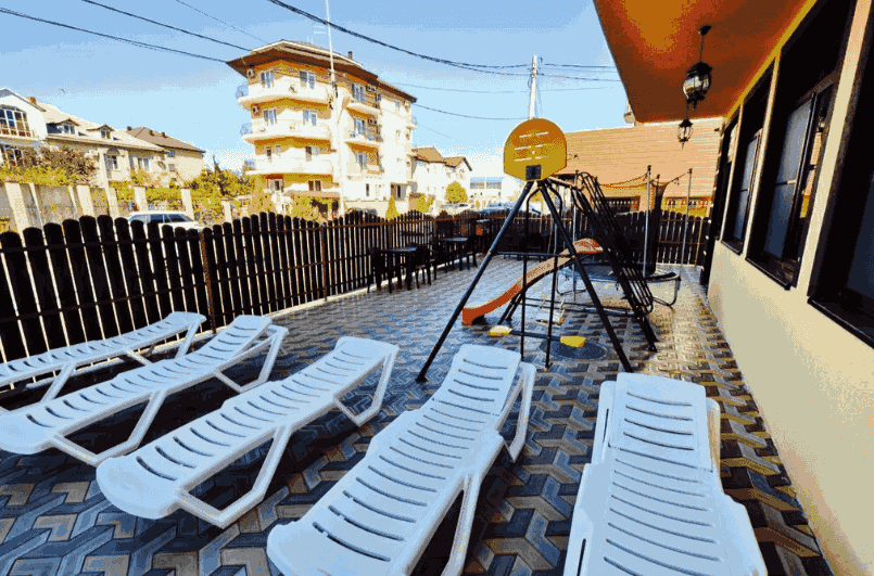 Гостевой дом Карс в Витязево -лежаки.png