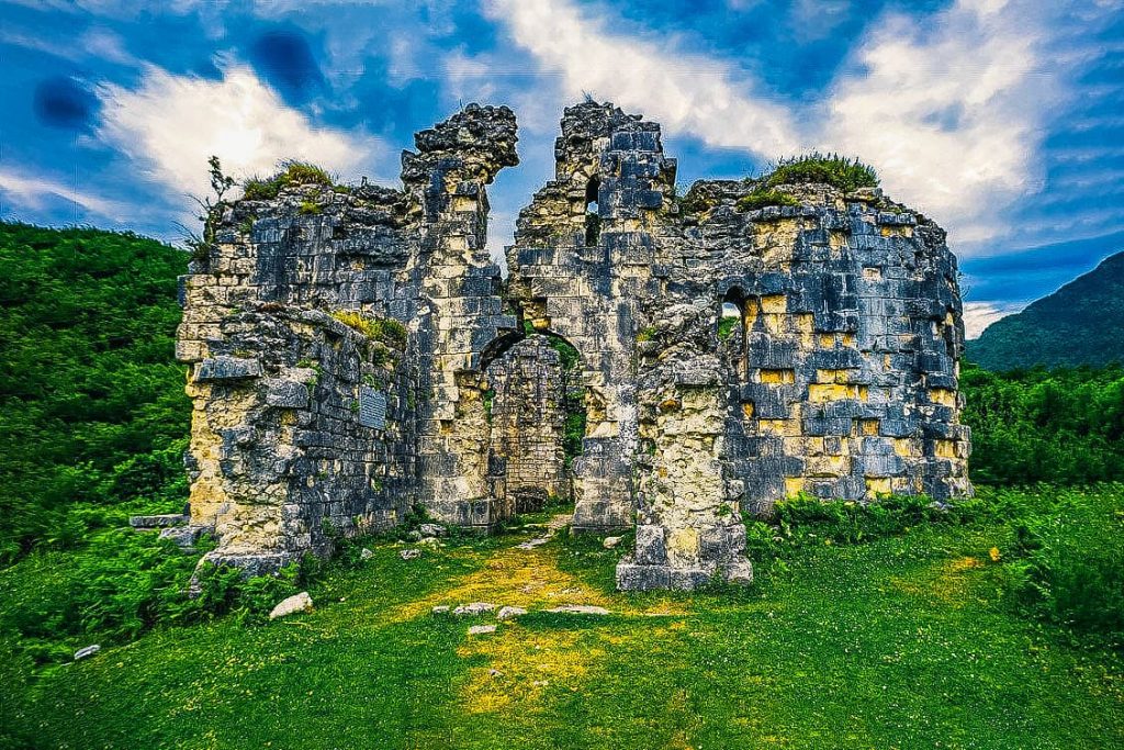 Бзыпский храм.jpg Бзыпский храм.jpg