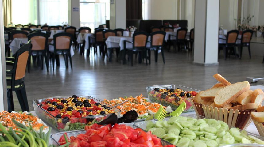 Отель National Грузия ресторан с едой.jpg Отель National Грузия ресторан с едой.jpg