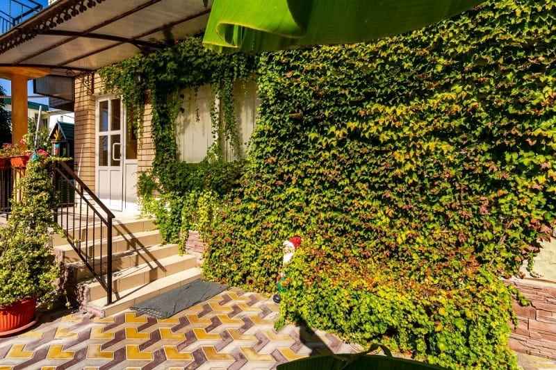 Гостевой дом у моря, Джемете- вид с боку.jpg