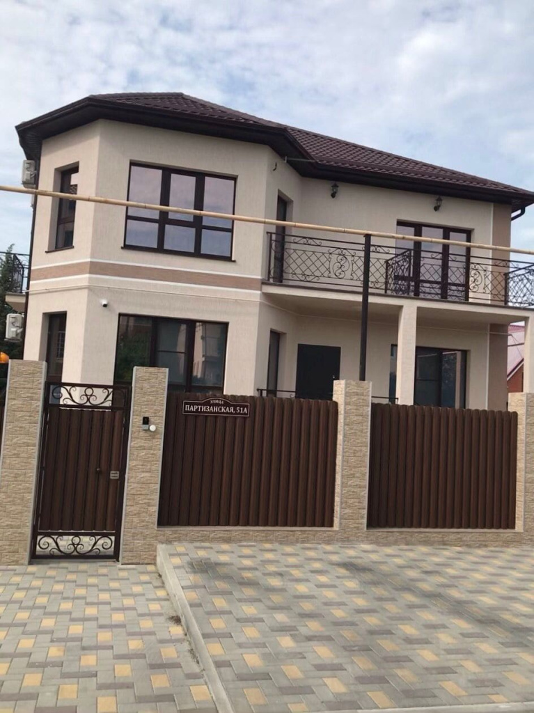 Гостевой дом Южное море в Кабардинке-корпус на Партизанской 51.jpg