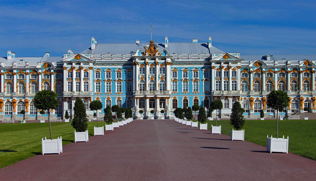 Екатерининский дворец, Царское село фронтальный вид.jpg