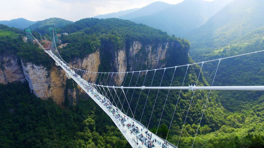 Стеклянный мост Китай.jpg