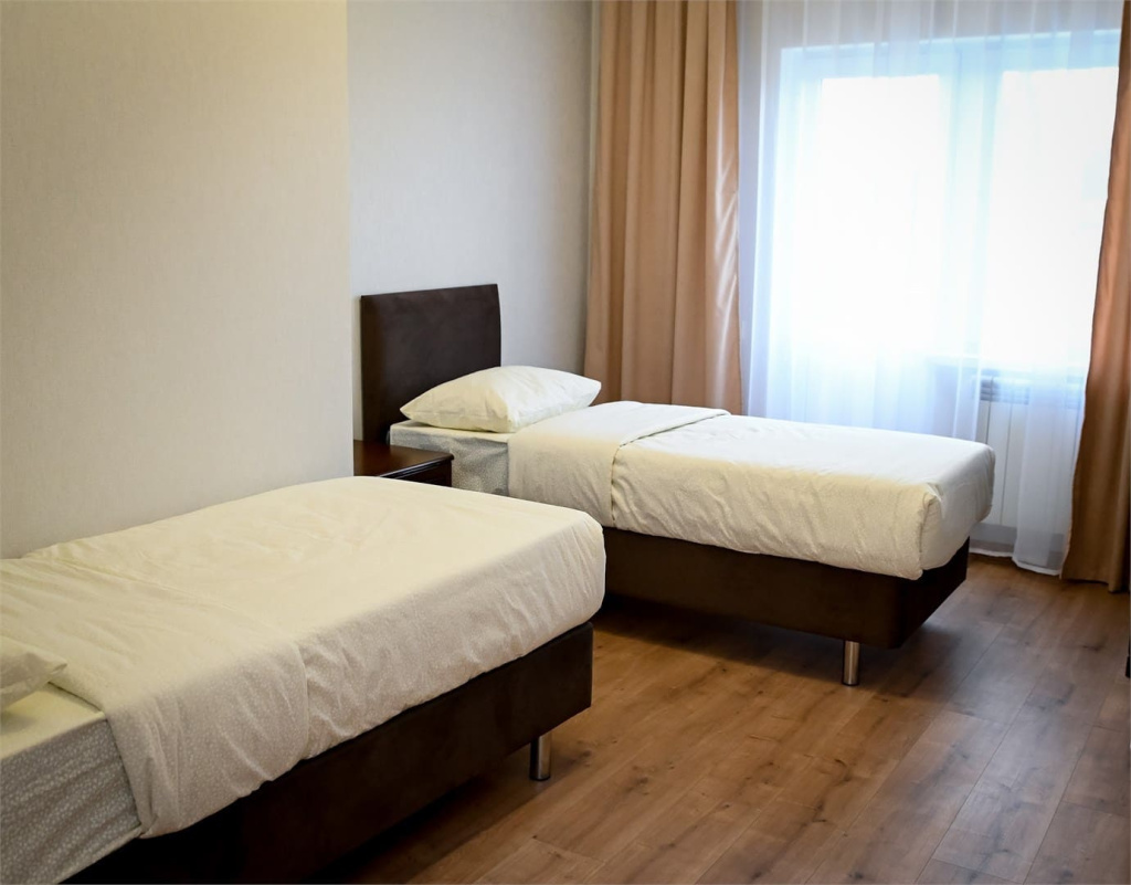 Гостевой дом на Ялтинской в Голубой бухте - две односпальные кровати.jpg Гостевой дом на Ялтинской в Голубой бухте - две односпальные кровати.jpg