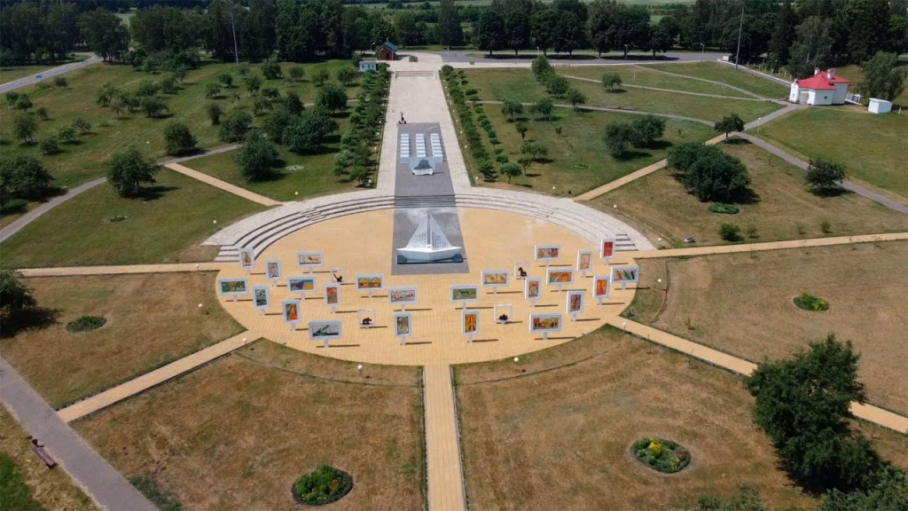 Мемориальный комплекс в Красном Береге вид сверху.jpg