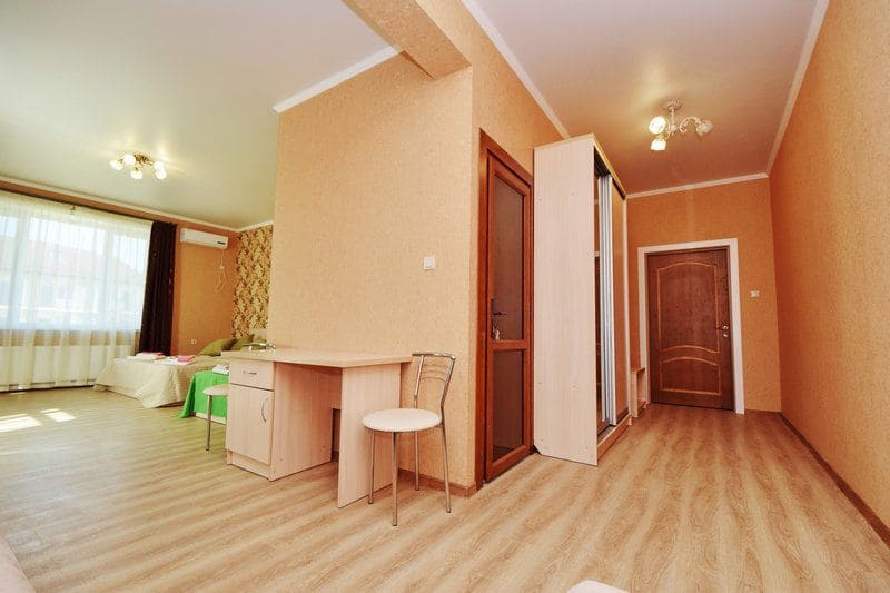 Гостевой дом Апельсин на Азовском море, большой 4-х местный номер.jpg