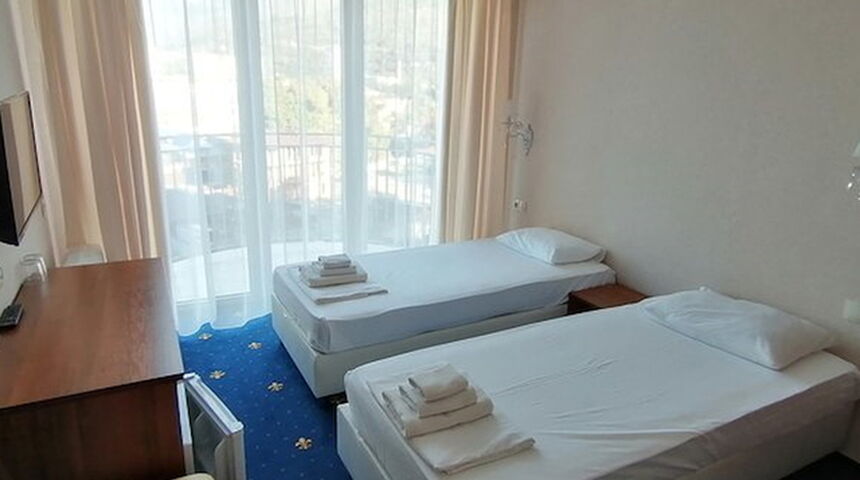 Отель Европа в Гагра номер с двумя раздельными кроватями.jpg