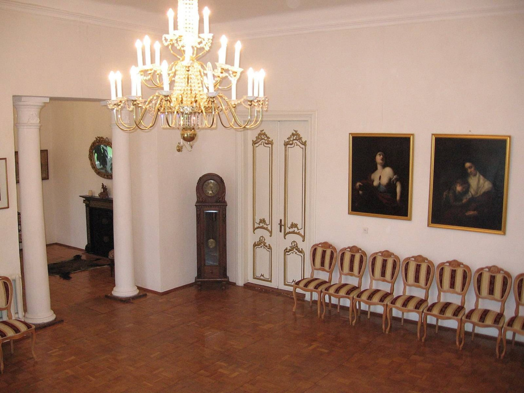 Пружански дворец- внутри 2.jpg