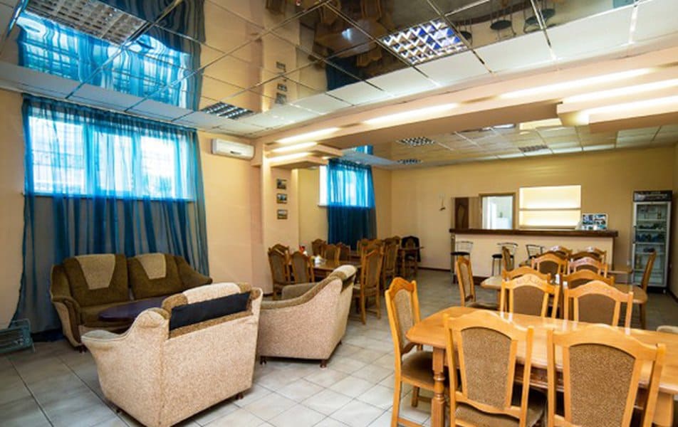 Гостевой дом Апсны-Абазашта в Гаграх, столовая.jpg