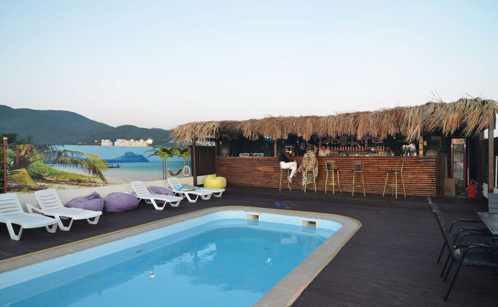 ГД Троя Лазаревское бассйен.jpg