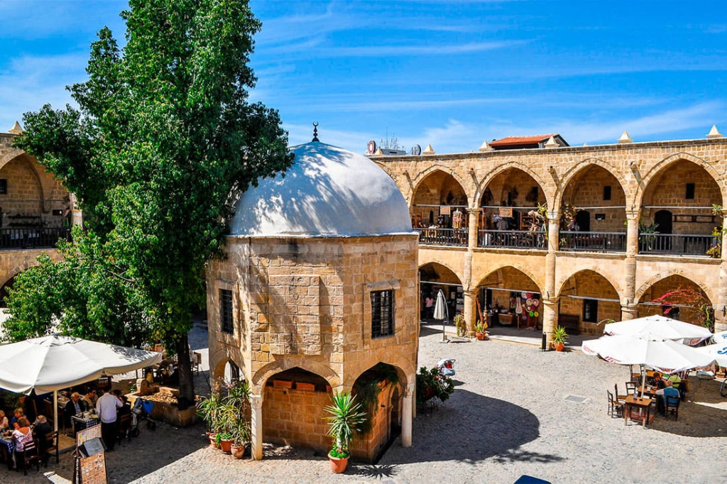 Старинные караван-сараи Мултани и Бухара, Баку.jpg Старинные караван-сараи Мултани и Бухара, Баку.jpg