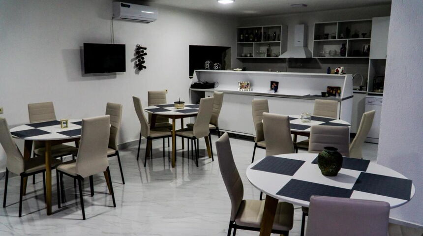 Отель New House Kobuleti кафе.jpg