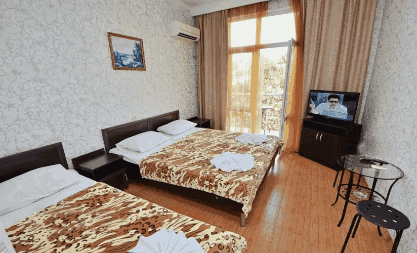 Гостевой дом Александрия на Добской- двуспальная кровать и односпальная кровать_12.png