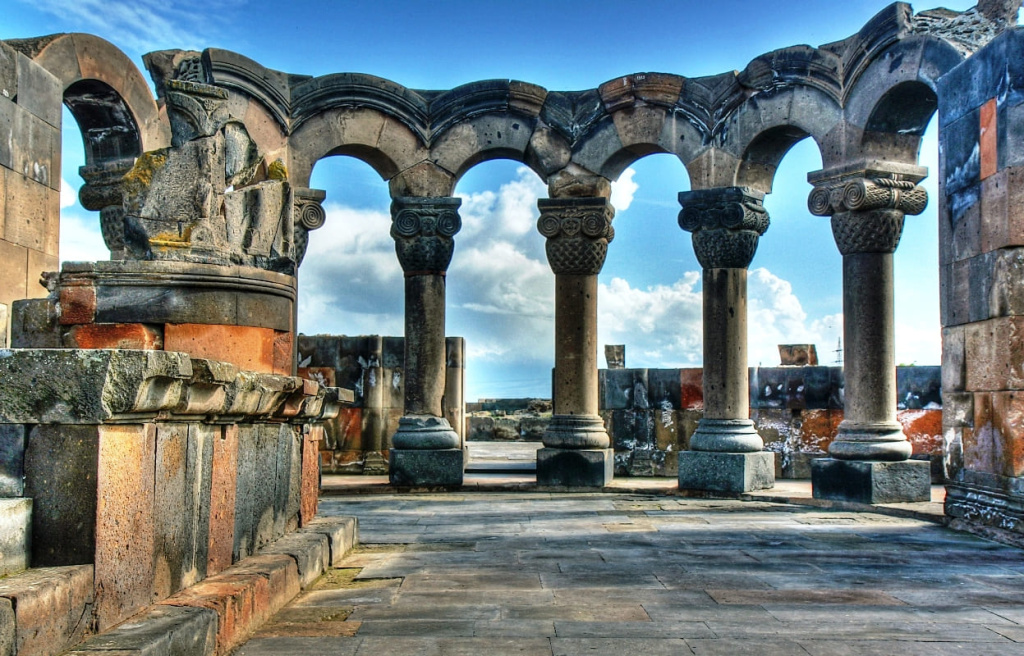 Звартноц- общая панорама.jpg