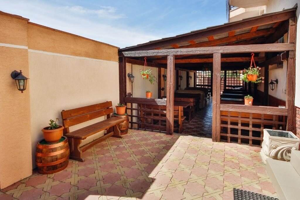 Гостевой дом в Голубой бухте На Ялтинской вход в кафе Гостевой дом в Голубой бухте На Ялтинской вход в кафе