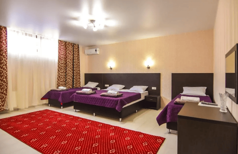 Гостевой дом Династия в Кабардинке 4-х местный номер.png